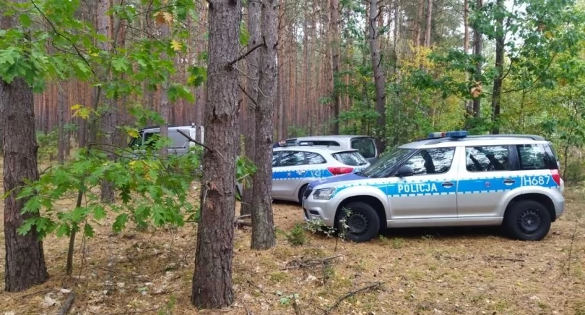Makabryczne odkrycie w lesie. Grzybiarz znalazł zwłoki zaginionej kobiety