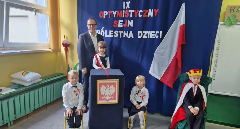 Obrady Dziecięcego Sejmu w Miejskim Przedszkolu nr 10 w Ciechanowie [zdjęcia]