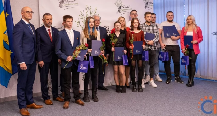 Najlepsi sportowcy i trenerzy z powiatu ciechanowskiego nagrodzeni [zdjęcia]