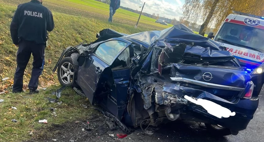 Młoda kobieta ranna w wypadku koło Ciechanowa [zdjęcia]