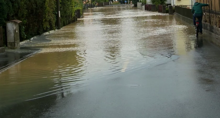 Problem z zalewaniem ulicy w Ciechanowie