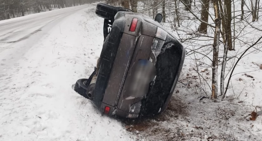Na łuku wpadła w poślizg [zdjęcia]