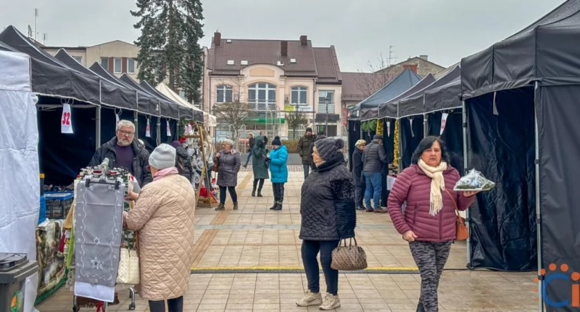 W Ciechanowie rozpoczął się Jarmark Bożonarodzeniowy. Potrwa trzy dni [zdjęcia]