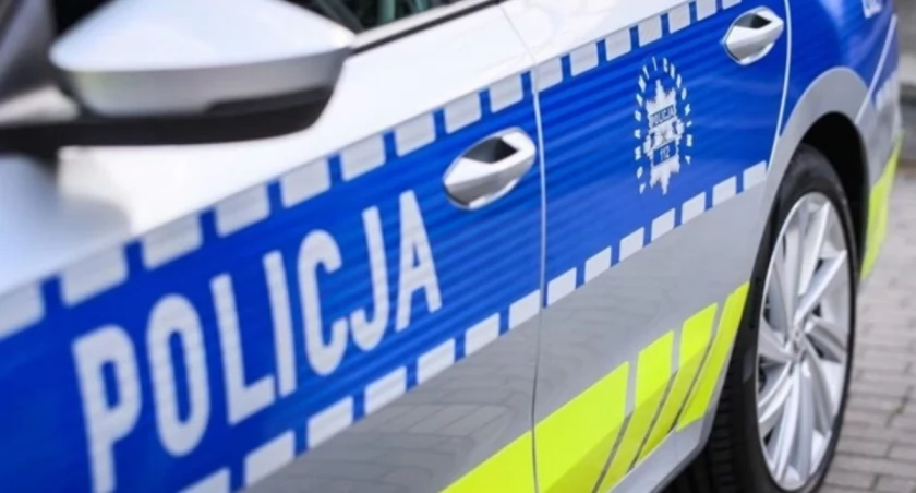 Pijany kierowca próbował wręczyć policjantom łapówkę