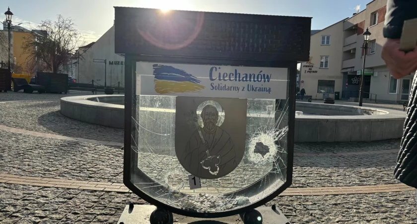 Ciechanowska skarbonka znów uszkodzona [zdjęcia]