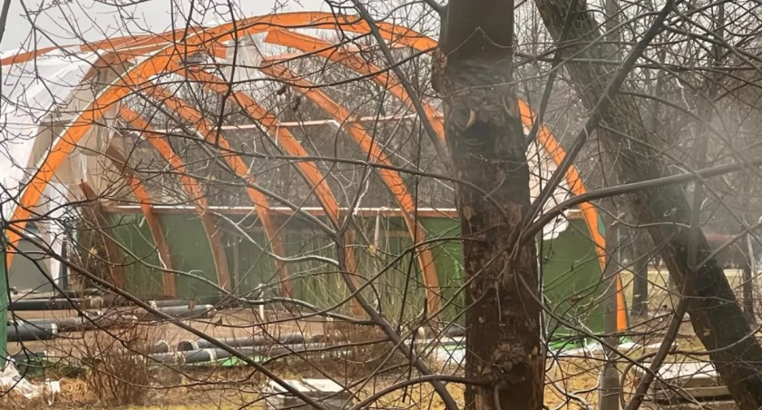 Rozbiórka czy naprawa? Zamieszanie wokół hal tenisowych w Ciechanowie