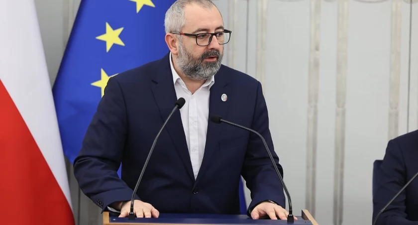 Senator z naszego okręgu w obronie krzyża w urzędzie