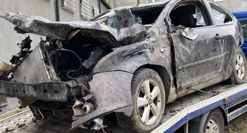Dwaj ranni po dachowaniu auta. Byli pijani [zdjęcia]