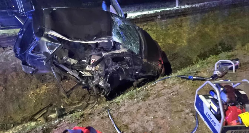 Tragiczny wypadek na przejeździe kolejowym [zdjęcia]