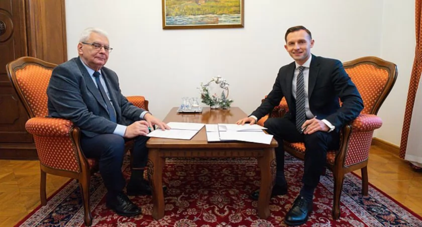 Miasto wsparło powiat. Przekazało milion złotych na przebudowę drogi