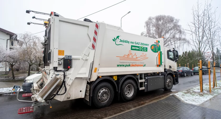 Nowe śmieciarki odbiorą odpady w Ciechanowie [zdjęcia]