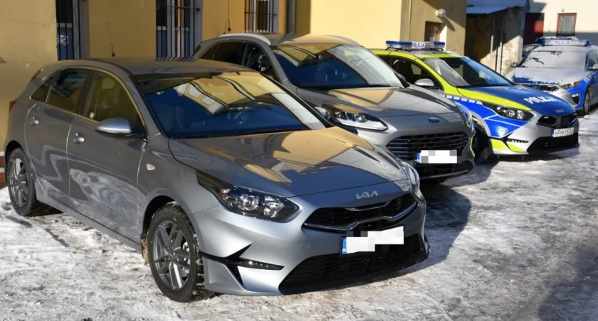 Trzy nowe radiowozy dla ciechanowskiej policji [zdjęcia]