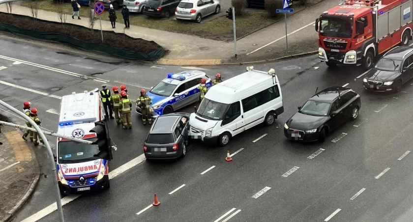 AKTUALIZACJA: Wypadek na skrzyżowaniu w centrum Ciechanowa [zdjęcia]