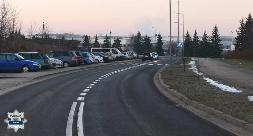 Nie zdołał zahamować na oblodzonej jezdni. Młoda kobieta ranna w wypadku