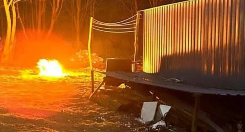 Pożar butli z gazem w gminie Glinojeck. Jedna osoba poszkodowana [zdjęcia]