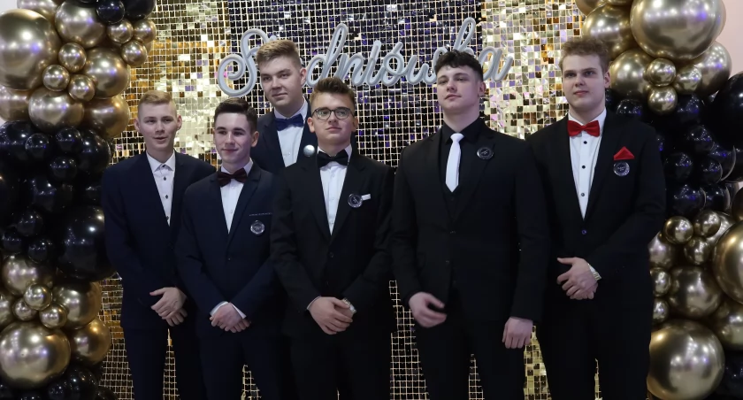 Świetna zabawa podczas ostatniej studniówki. Tak bawili się uczniowie ZST [wideo/zdjęcia]