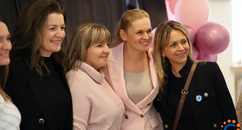 Ministra Edukacji Narodowej odwiedziła Krasiniak [zdjęcia/wideo]