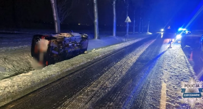 Wypadek w powiecie ciechanowskim. Dwie osoby ranne [zdjęcia]