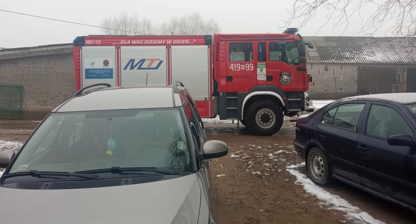 Ciągnik uderzył w ścianę domu. Groźne zdarzenie pod Ciechanowem