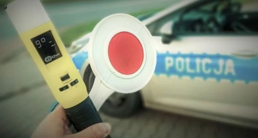 Pijany zamierzał zawieźć dzieci do szkoły