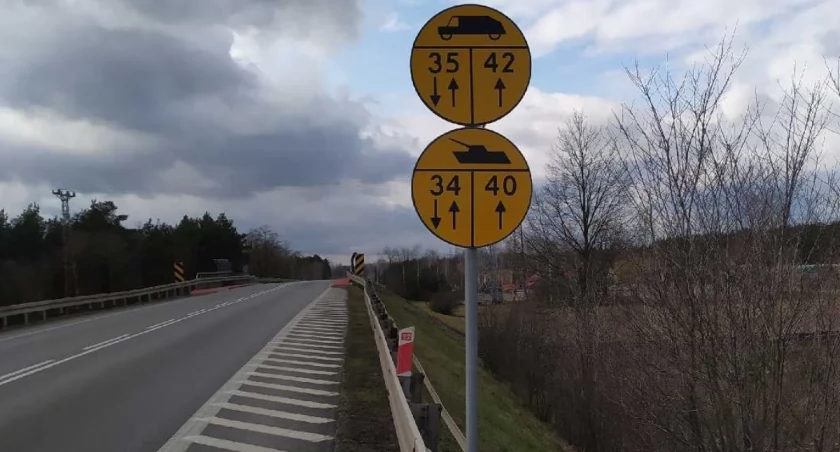 Przy naszych drogach pojawiły się nietypowe znaki