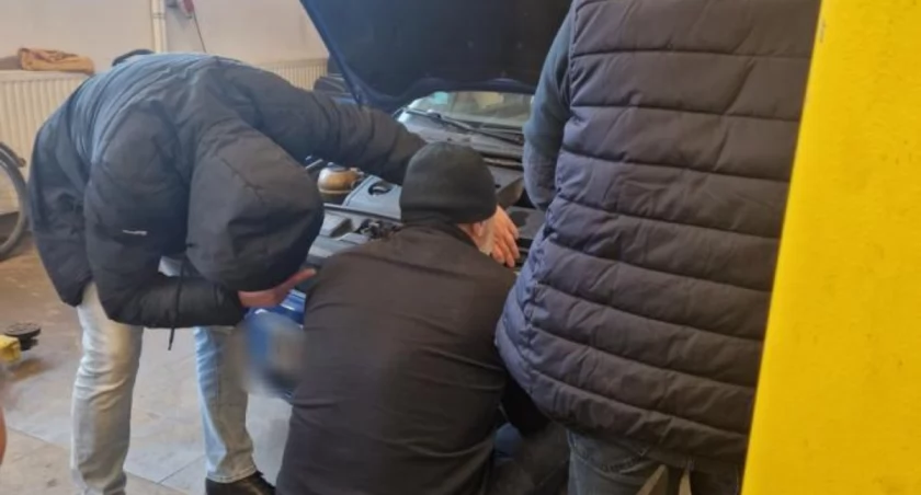 AKTUALIZACJA: Zginął 2-letni chłopiec. Policja zatrzymała podejrzanego [zdjęcia]