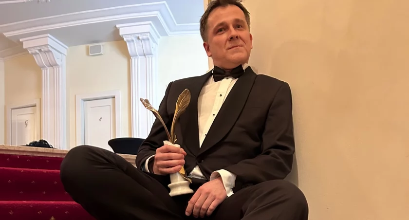 Zaczynał w Ciechanowie, otrzymał nagrodę filmową za dźwięk