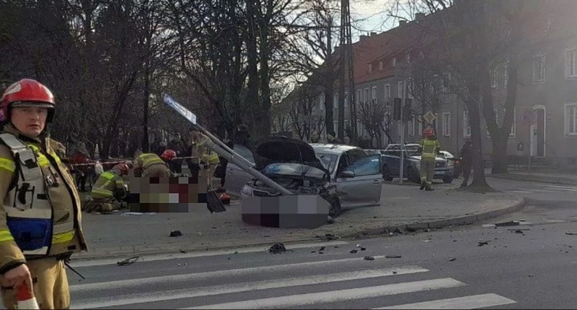 Młody mężczyzna ranny w wypadku w Ciechanowie [zdjęcia]