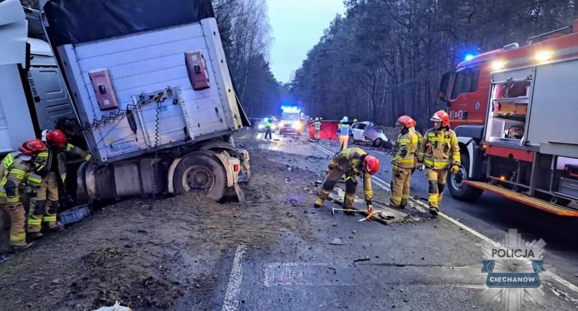 Z ostatniej chwili: Tragiczny wypadek na trasie Ciechanów-Glinojeck. Droga jest zablokowana
