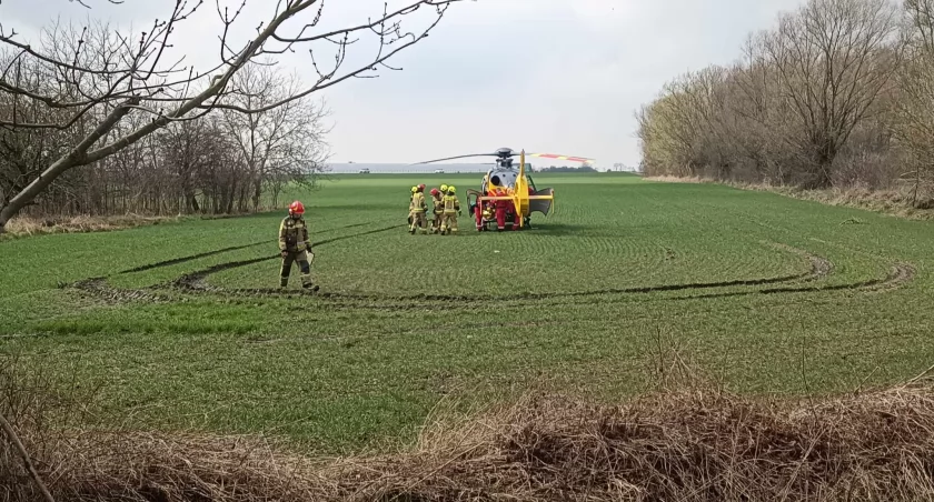 Wypadek motorowerzysty. Nieprzytomny został przetransportowany do szpitala