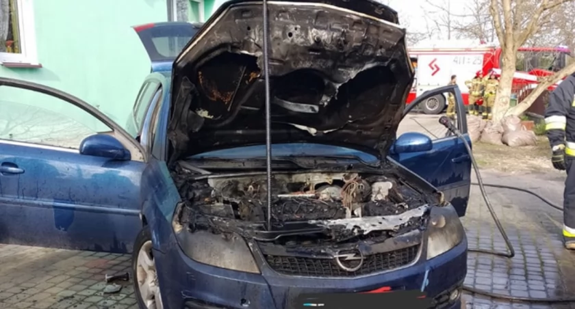 Pożar samochodu niedaleko Ciechanowa