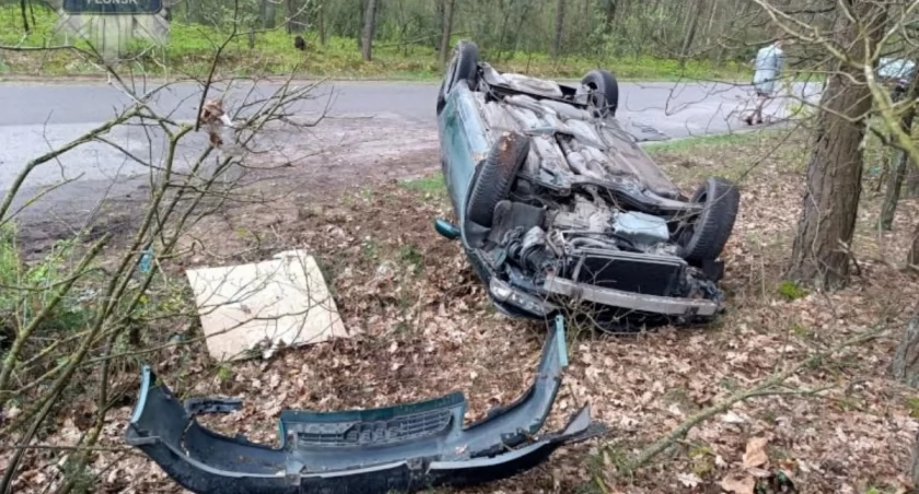 Dachowalo audi. W środku troje nastolatków [zdjęcia]