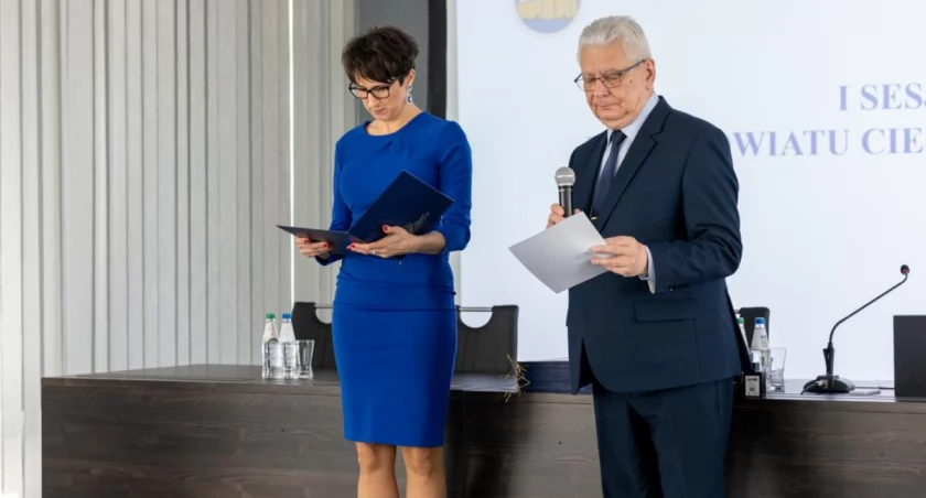Rozpoczęła się pierwsza sesja Rady Powiatu Ciechanowskiego. Radni złożyli ślubowanie [zdjęcia]