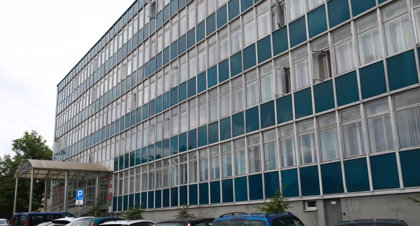 Kierownik wydziału zniknął i już nie wróci. Ile zarabia nowy?