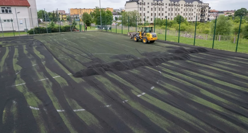 Przy ciechanowskiej szkole ruszyła modernizacja zaplecza sportowego [zdjęcia]