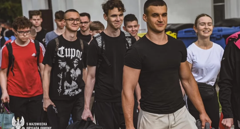 Ponad 120 ochotników stawiło się w ciechanowskich koszarach [zdjęcia]