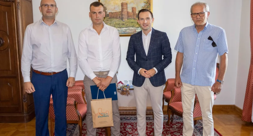 Pomógł matce z dzieckiem. Pracownik ciechanowskiego PUK-u nagrodzony