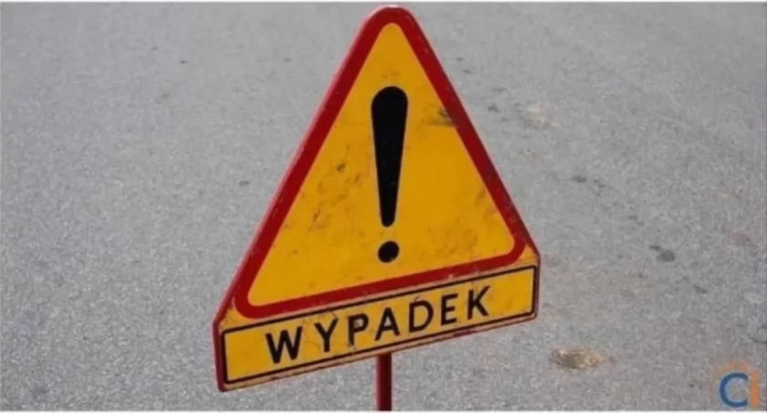 Rozbite auta, uszkodzone ogrodzenie. Groźne zdarzenie w Ciechanowie