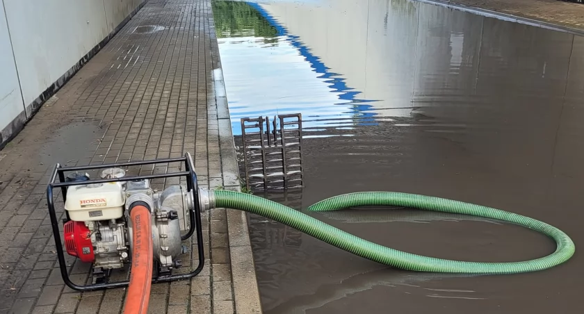 Burze w powiecie ciechanowskim: połamane drzewa, zalany tunel, uszkodzony dach
