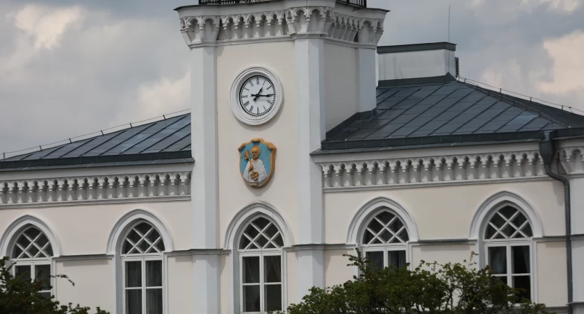 Listę najlepiej zarabiających otwiera prezydent 