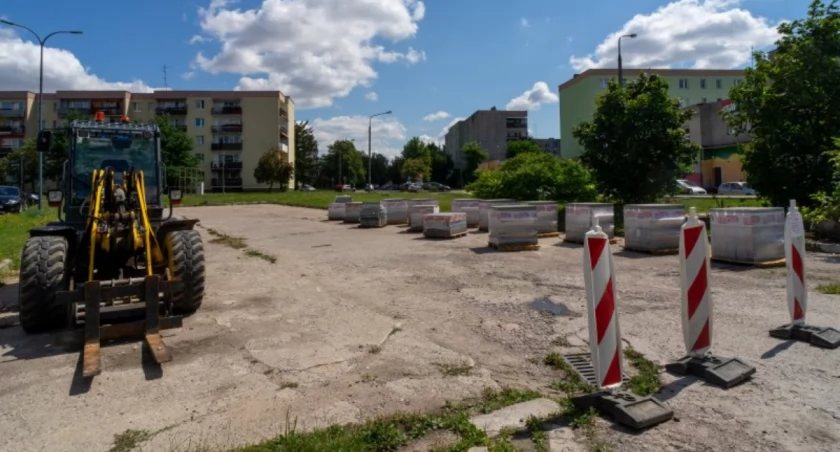 Ruszyła rozbudowa parkingu w Ciechanowie