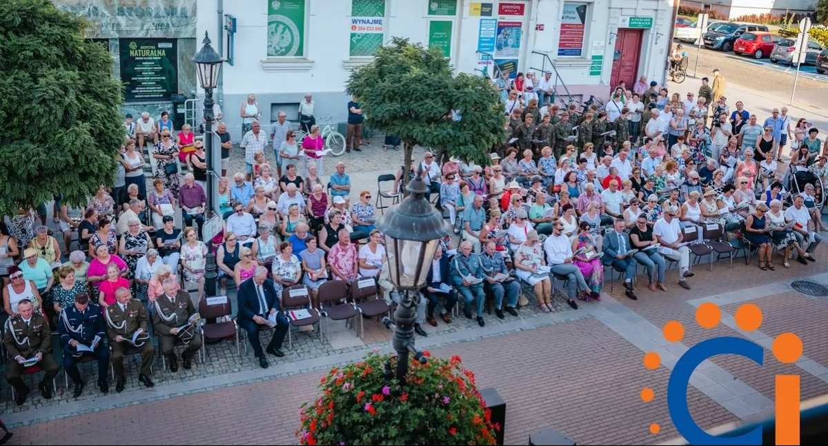 Ciechanowianie zaśpiewają żołnierzom. Przed nami koncert na deptaku