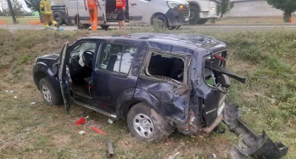Próbował zawrócić, w jego auto uderzyła ciężarówka [zdjęcia]