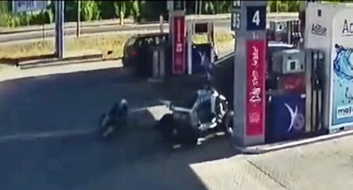 Szarżował quadem na stacji paliw, uderzył w BMW. Zobacz nagranie! [wideo]