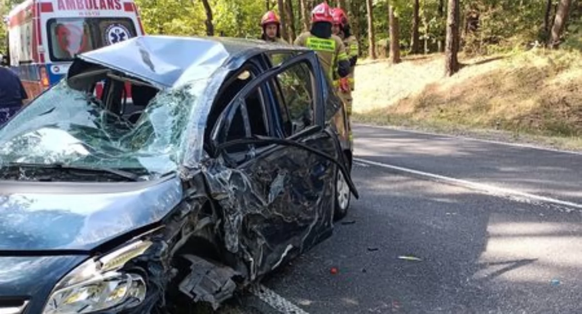 Groźnie na drodze Ciechanów-Glinojeck. W zdarzeniu brały udział cztery pojazdy [zdjęcia]