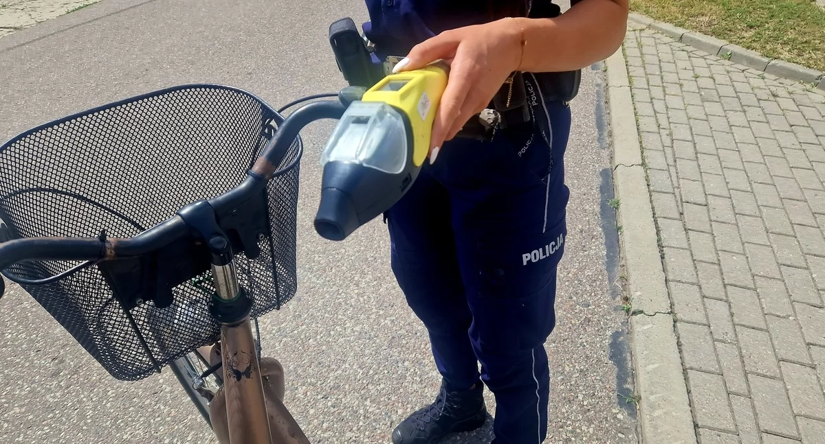 Zatrzymali pijanego rowerzystę. Wynik badania alkomatem zaskoczył policjantów