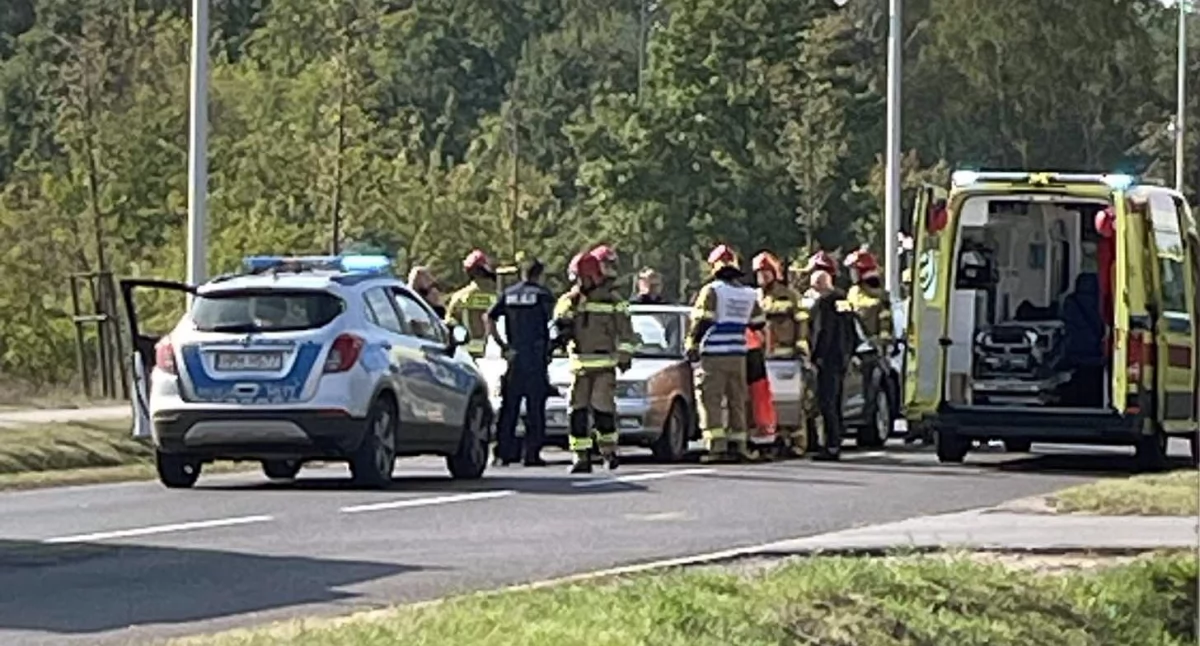 Zderzenie trzech pojazdów, ucierpiał kierowca poloneza