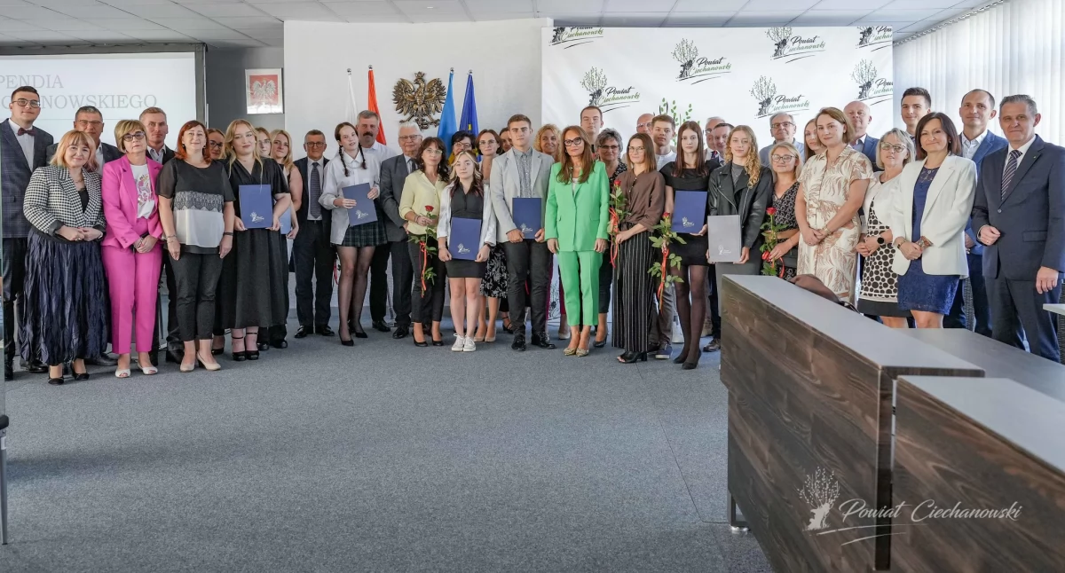 Ciechanowskie starostwo przyznało stypendia najzdolniejszym uczniom [zdjęcia]