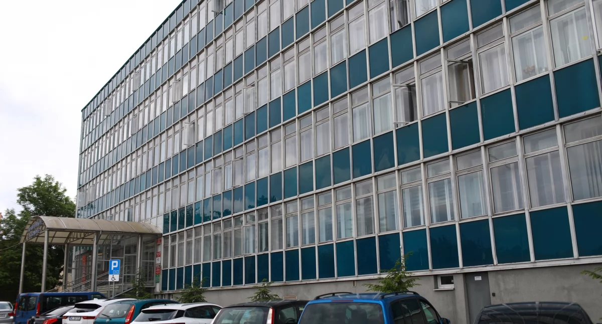Potrzebna klimatyzacja? Radni powiatu ciechanowskiego wnioskują w sprawie obsługi klientów