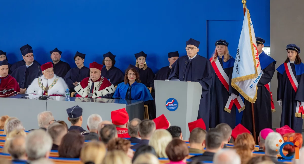 Ciechanowsko-mławska uczelnia rozwija się. Na inauguracji wykład wygłosił prof. Buzek [zdjęcia/wideo]